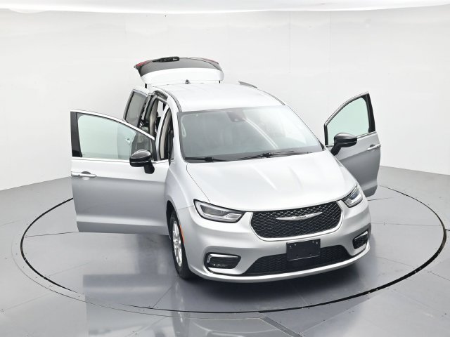 Used 2024 Chrysler Pacifica Touring-L FWD image 53