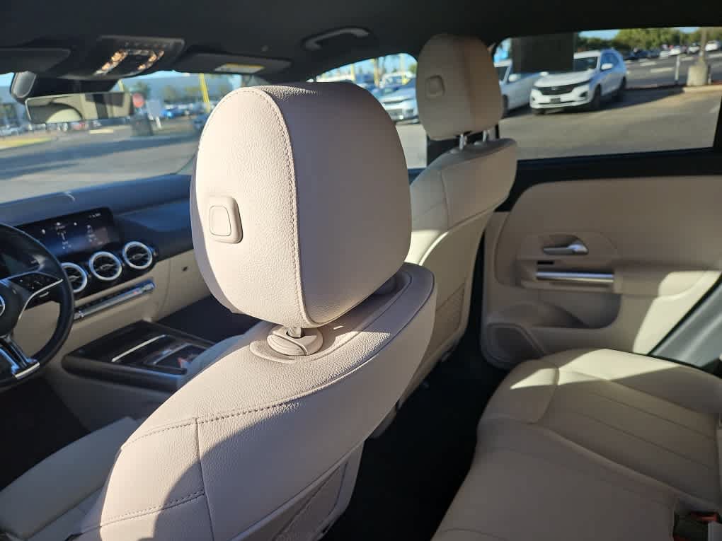 Used 2025 Mercedes-Benz GLA 250 image 11
