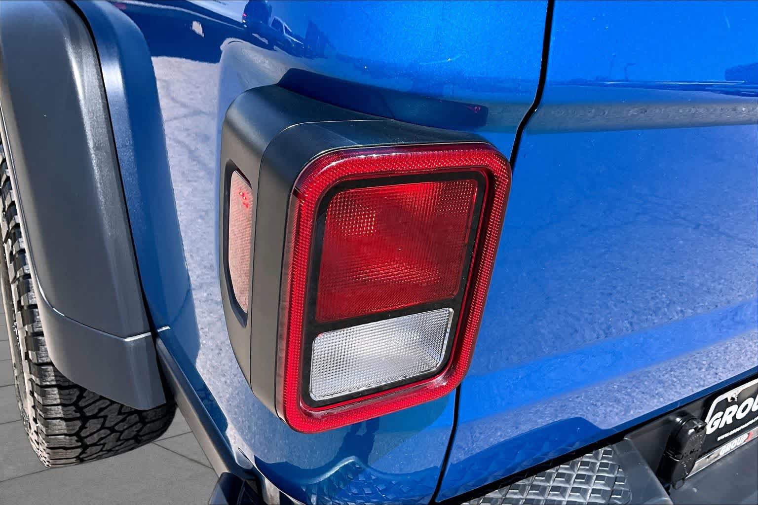 Used 2023 Jeep Gladiator Mojave w/ Cold Weather Group AWD/4WD image 27