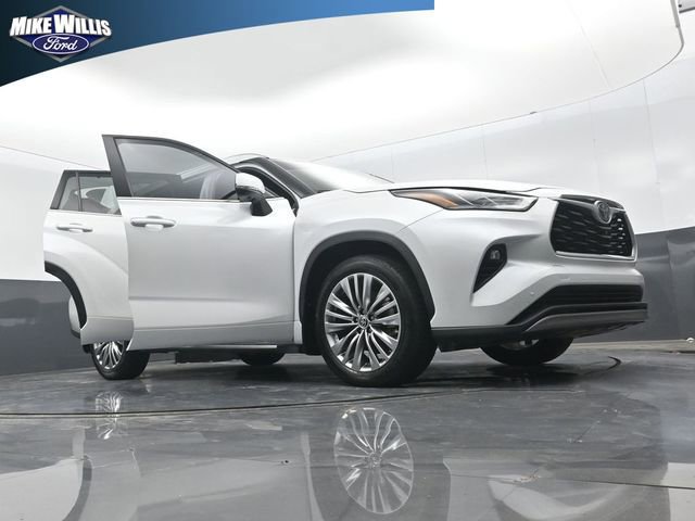 Used 2023 Toyota Highlander Platinum FWD image 23