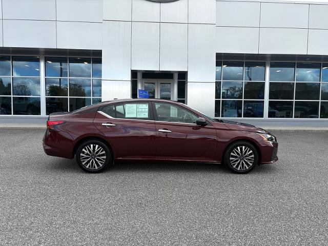 Used 2025 Nissan Altima 2.5 SV FWD image 2