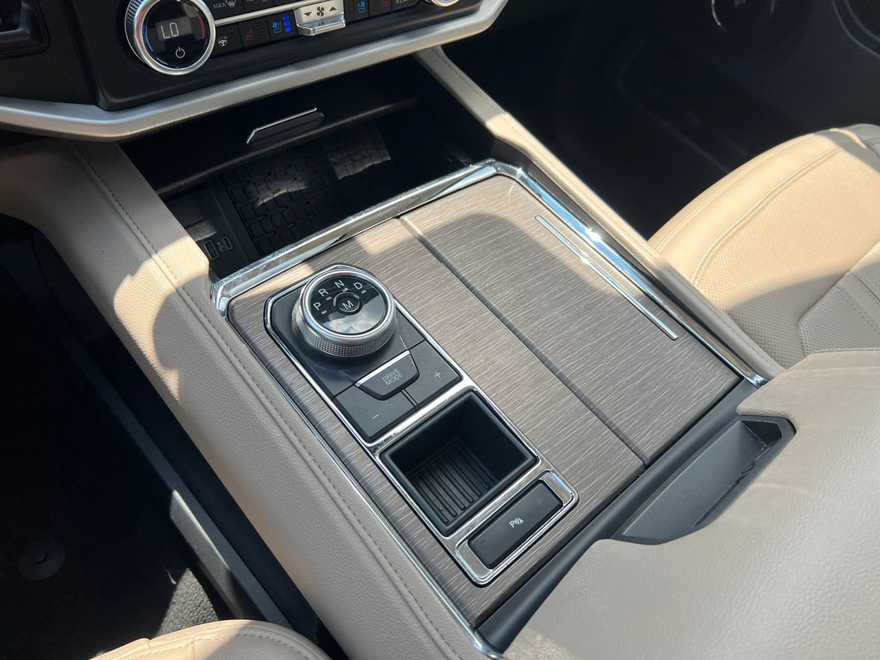 Certified 2024 Ford Expedition Limited RWD image 32