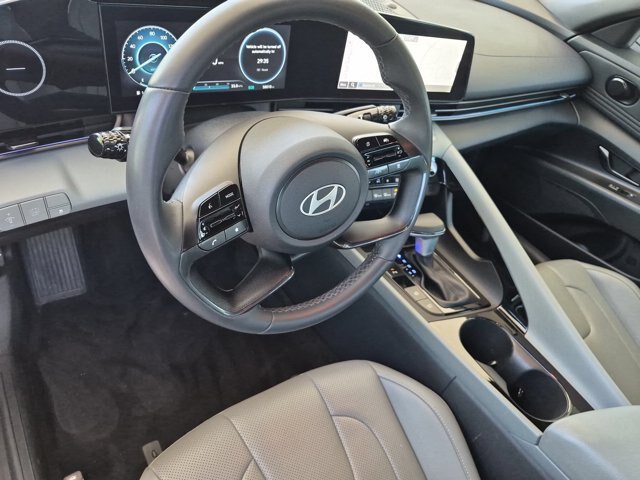 Used 2024 Hyundai Elantra Limited FWD image 17
