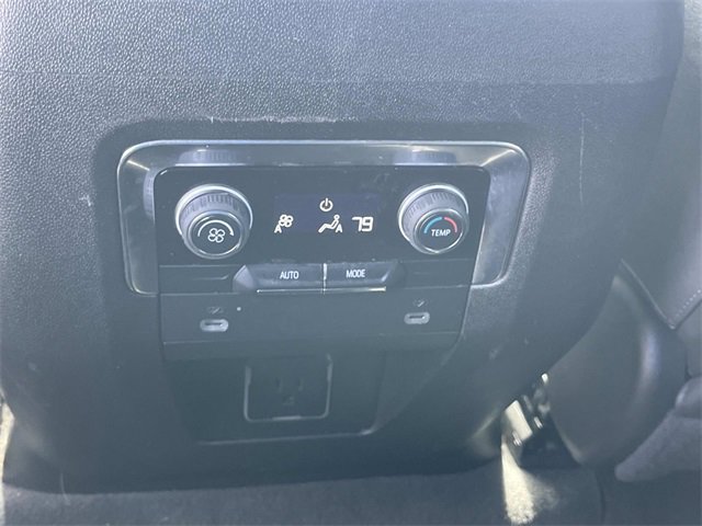 Used 2024 Chevrolet Suburban LT image 18