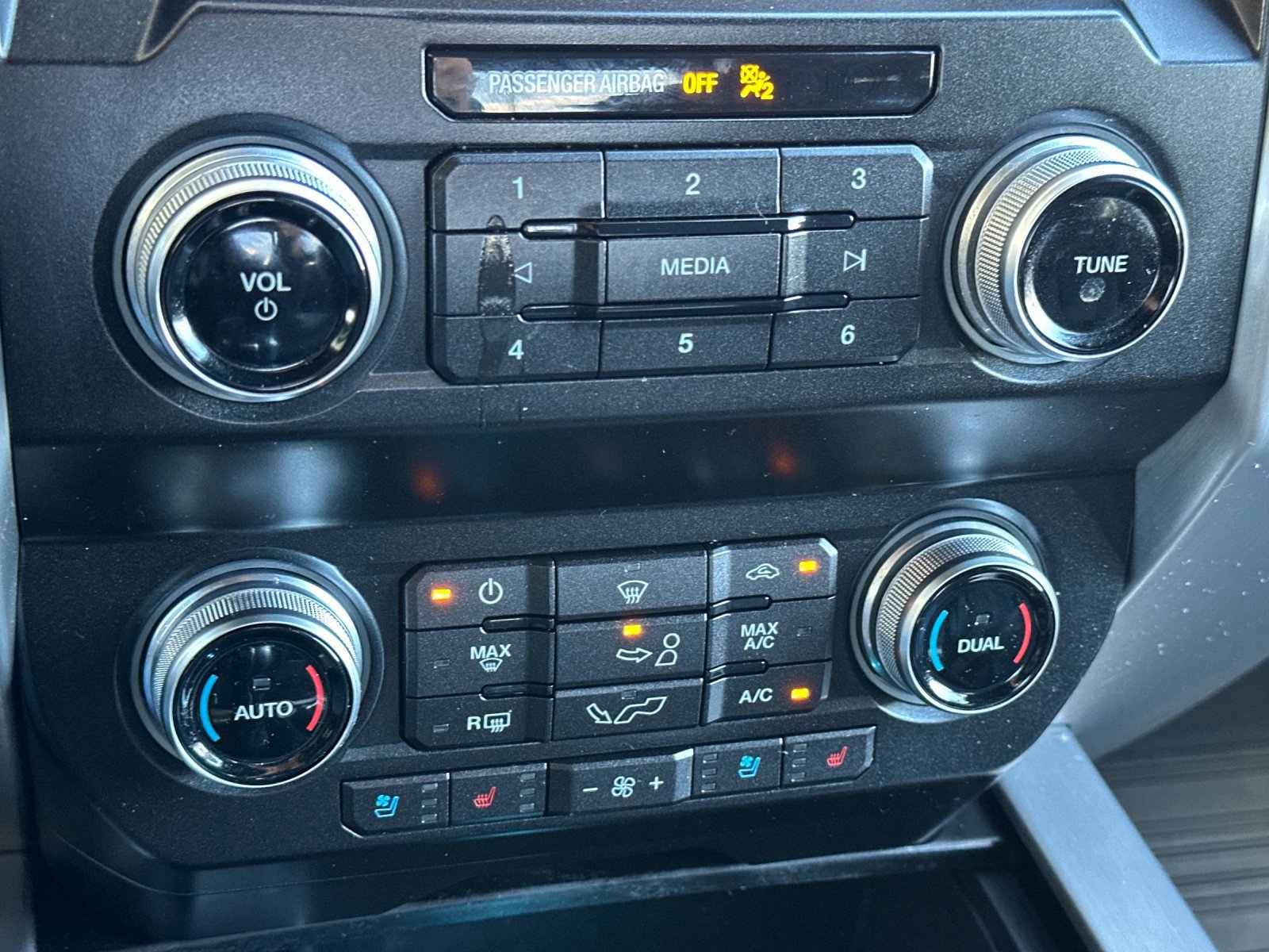 Certified 2019 Ford F150 Platinum w/ Equipment Group 701A Luxury image 20