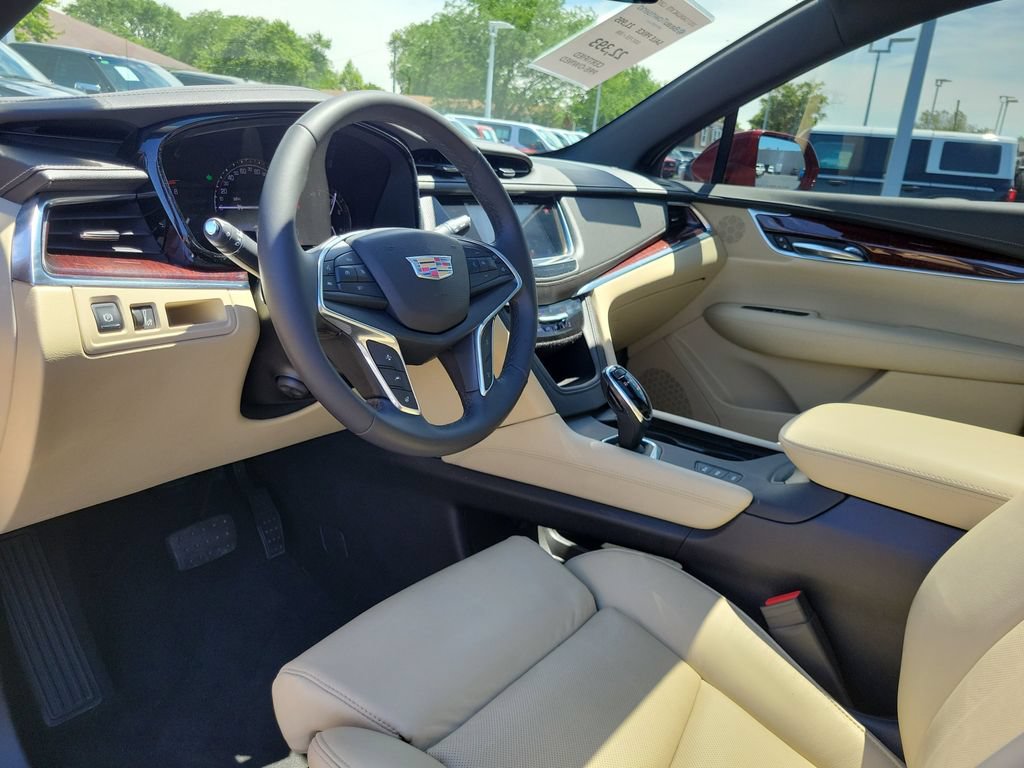 Used 2017 Cadillac XT5 Luxury w/ Driver Awareness Package AWD/4WD image 20