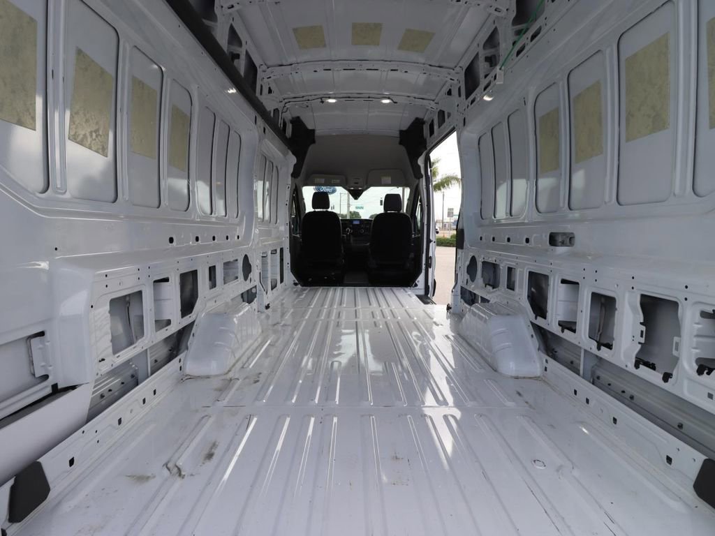 Certified 2025 Ford Transit 250 148 High Roof Extended image 14