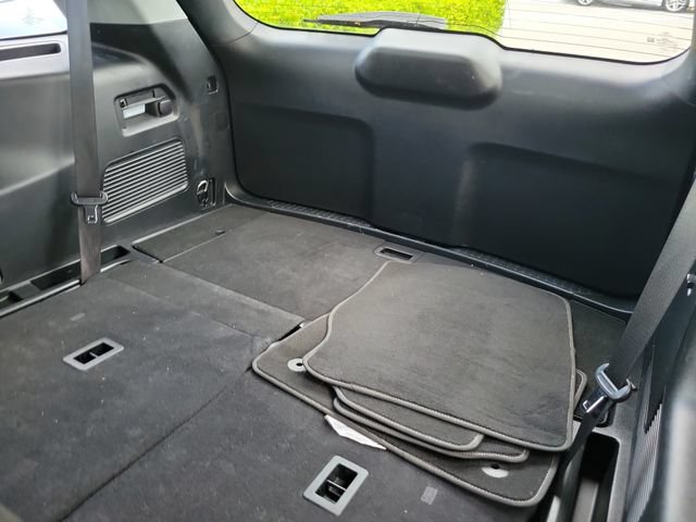 Certified 2023 Ford Explorer XLT w/ Equipment Group 202A RWD image 9