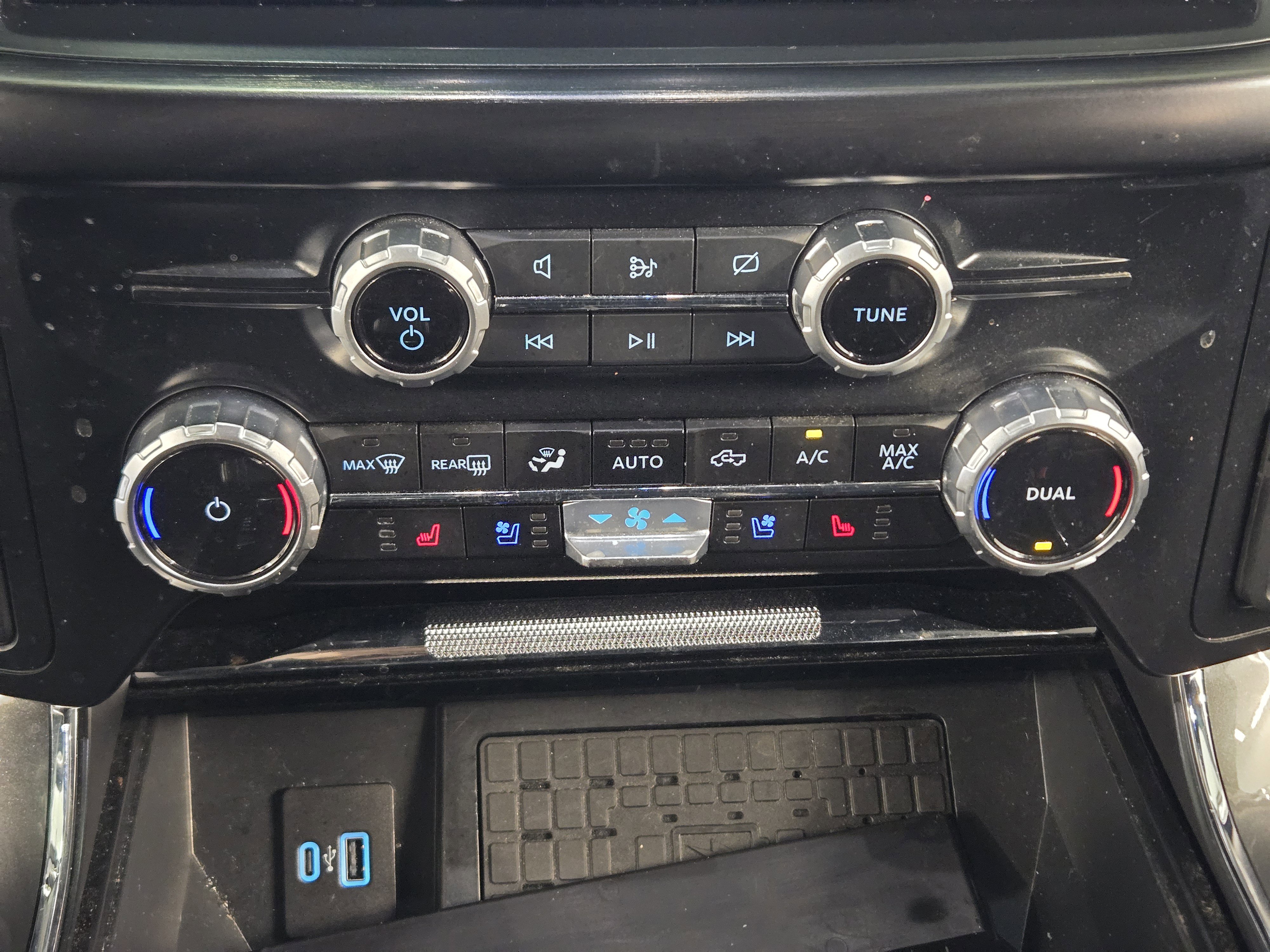 Certified 2023 Ford F150 Lariat w/ Equipment Group 502A High image 17