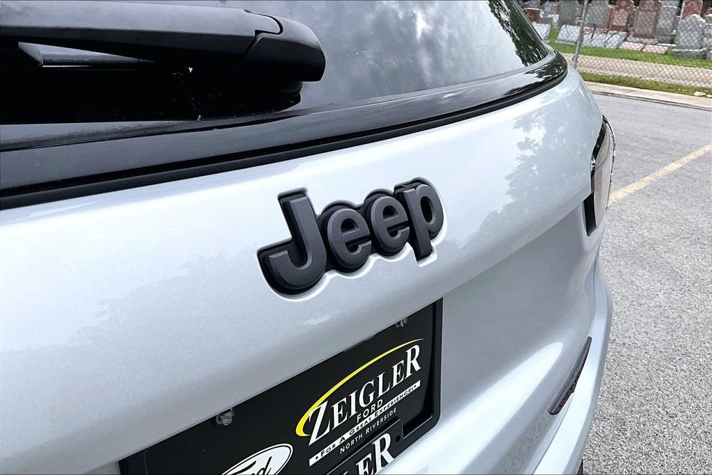 Used 2025 Jeep Compass Trailhawk AWD/4WD image 30