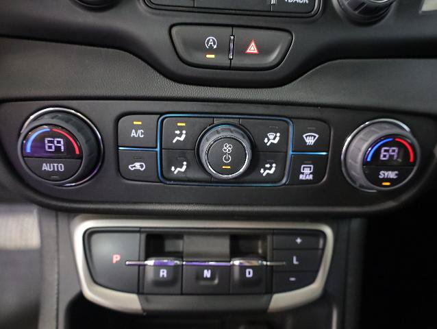 Used 2024 GMC Terrain Denali w/ Denali Premium Package AWD/4WD image 17