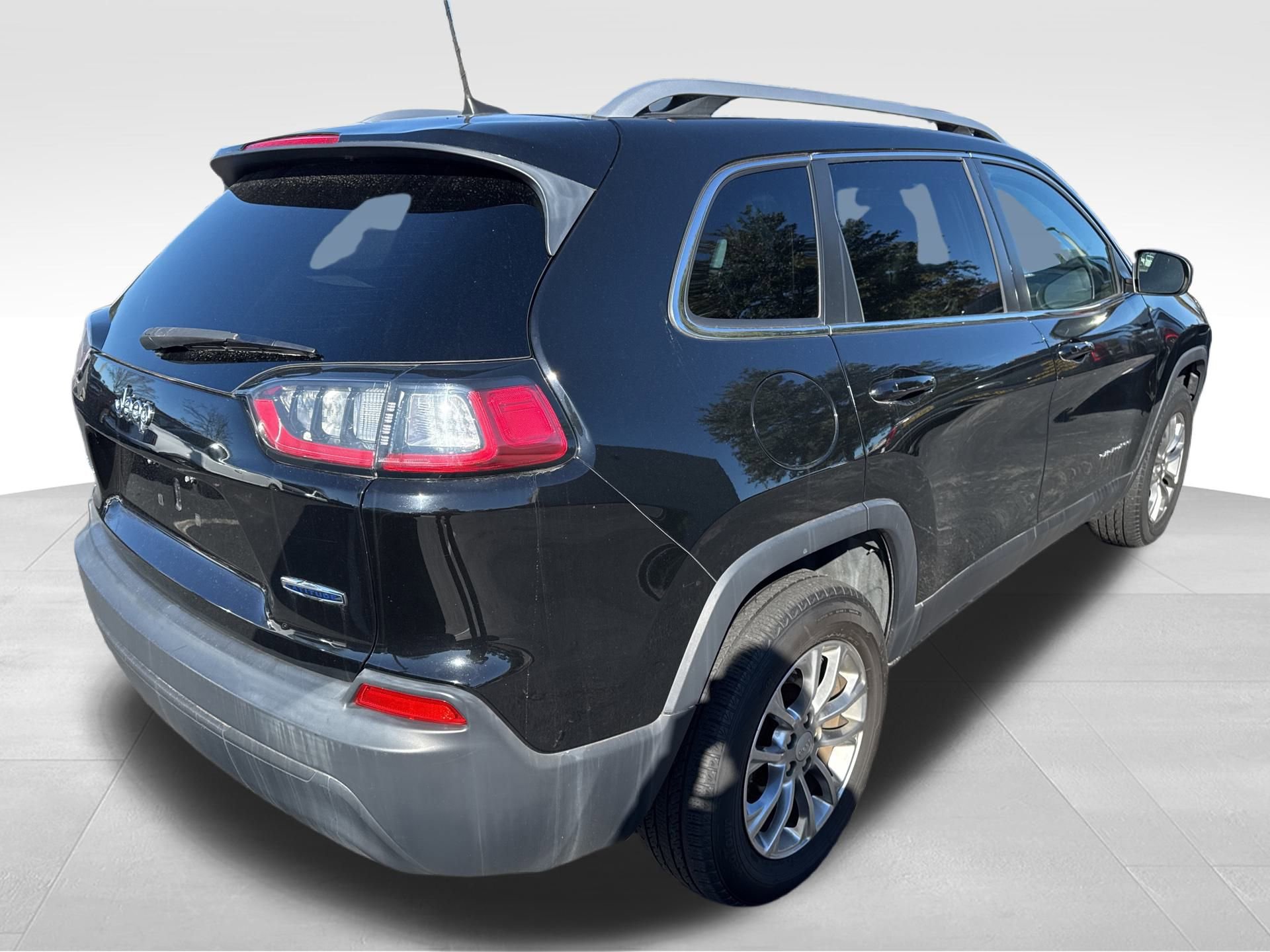 Used 2019 Jeep Cherokee Latitude Plus w/ Cold Weather Group image 7