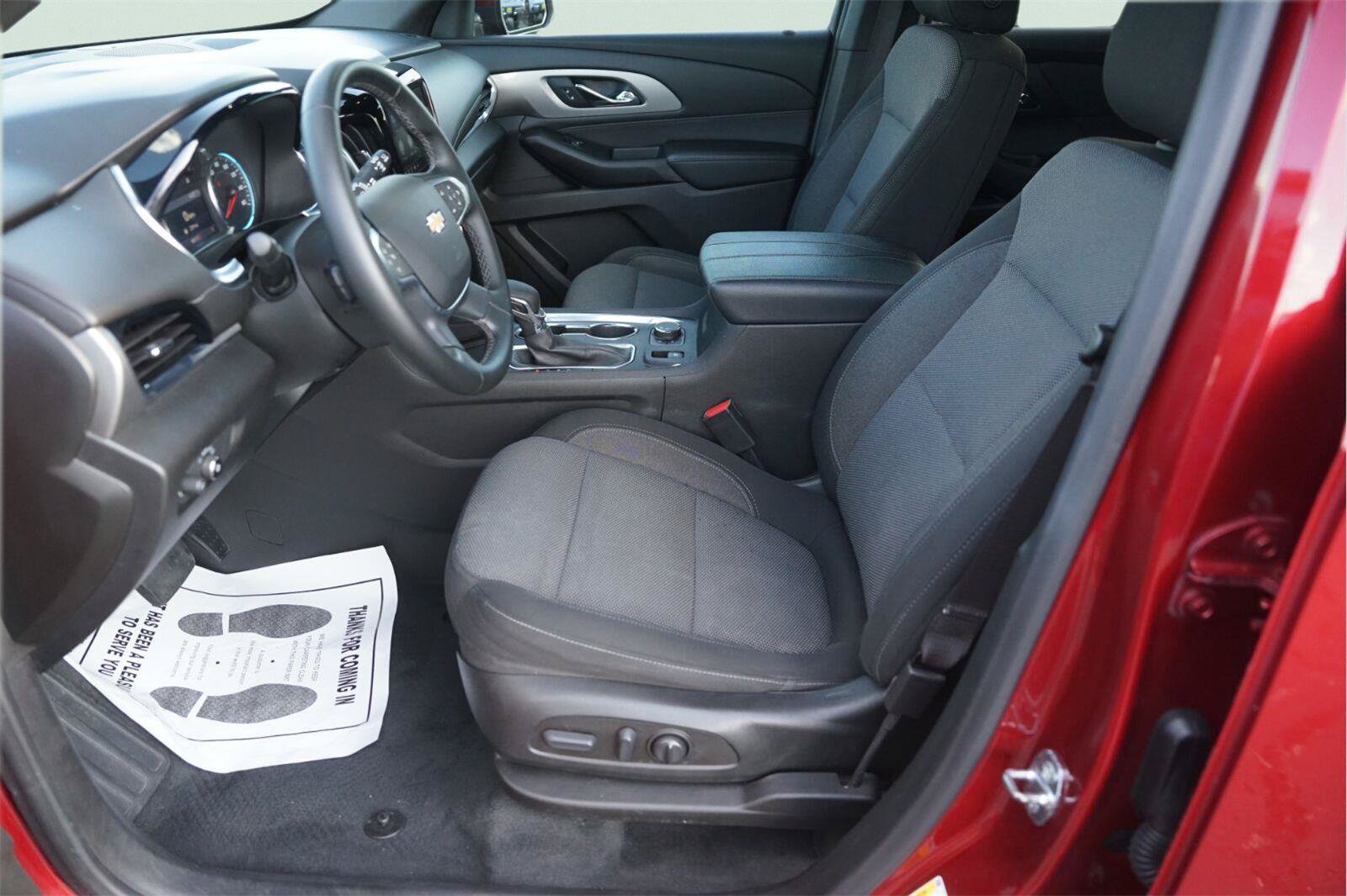 Used 2023 Chevrolet Traverse LT FWD image 9