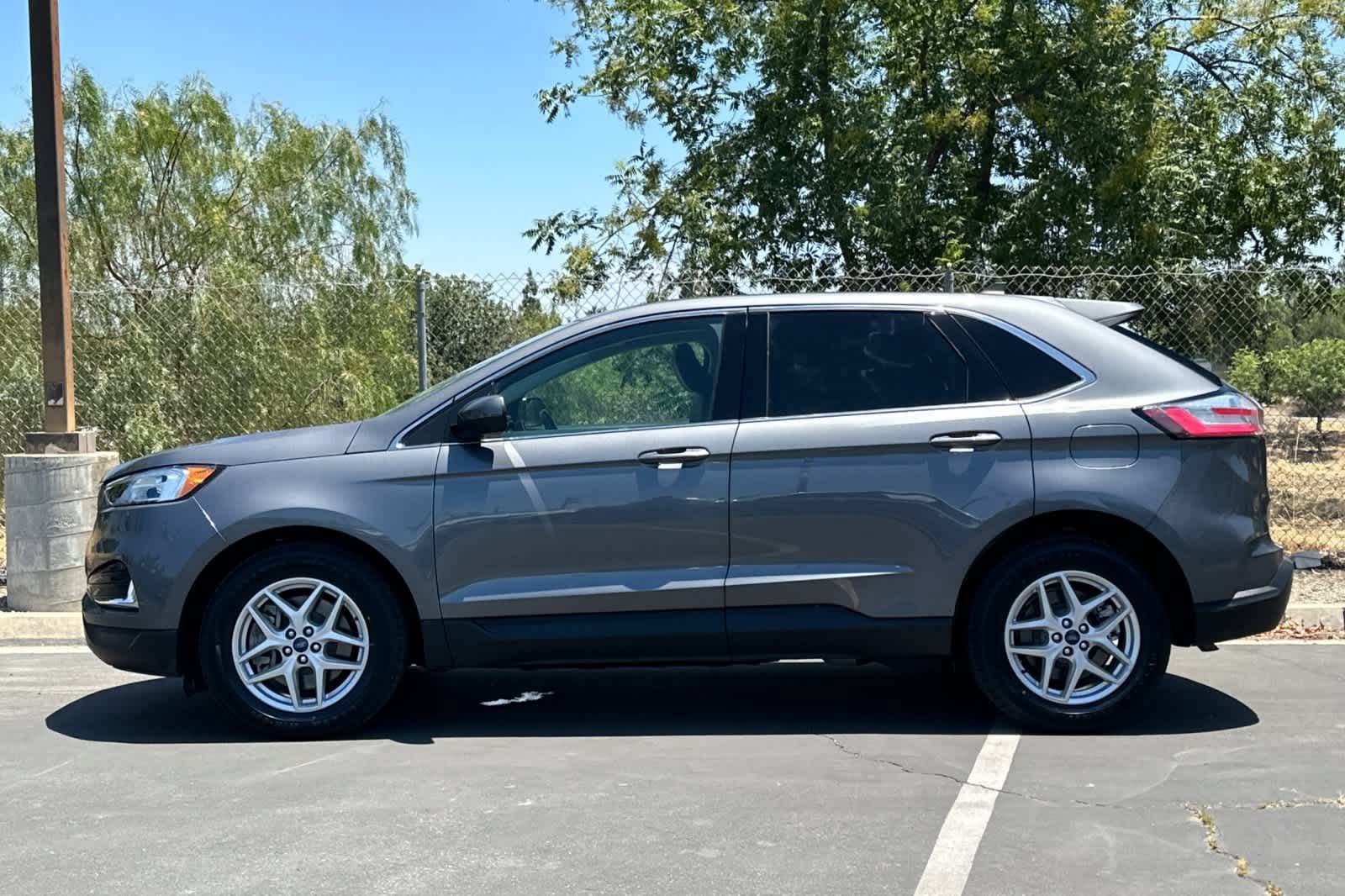 Certified 2022 Ford Edge SEL AWD/4WD image 6