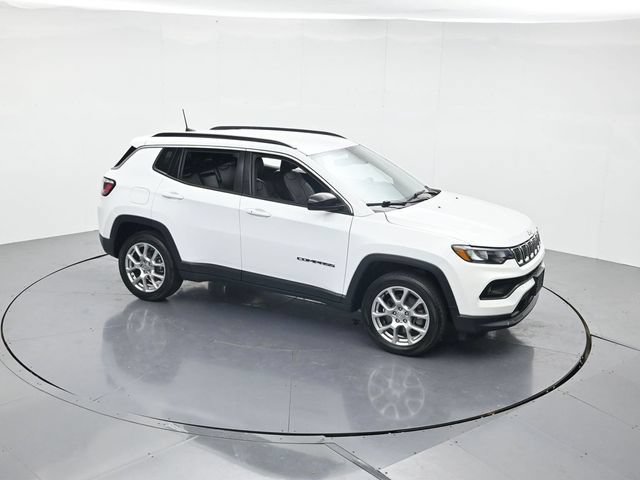 Used 2023 Jeep Compass Latitude AWD/4WD image 38