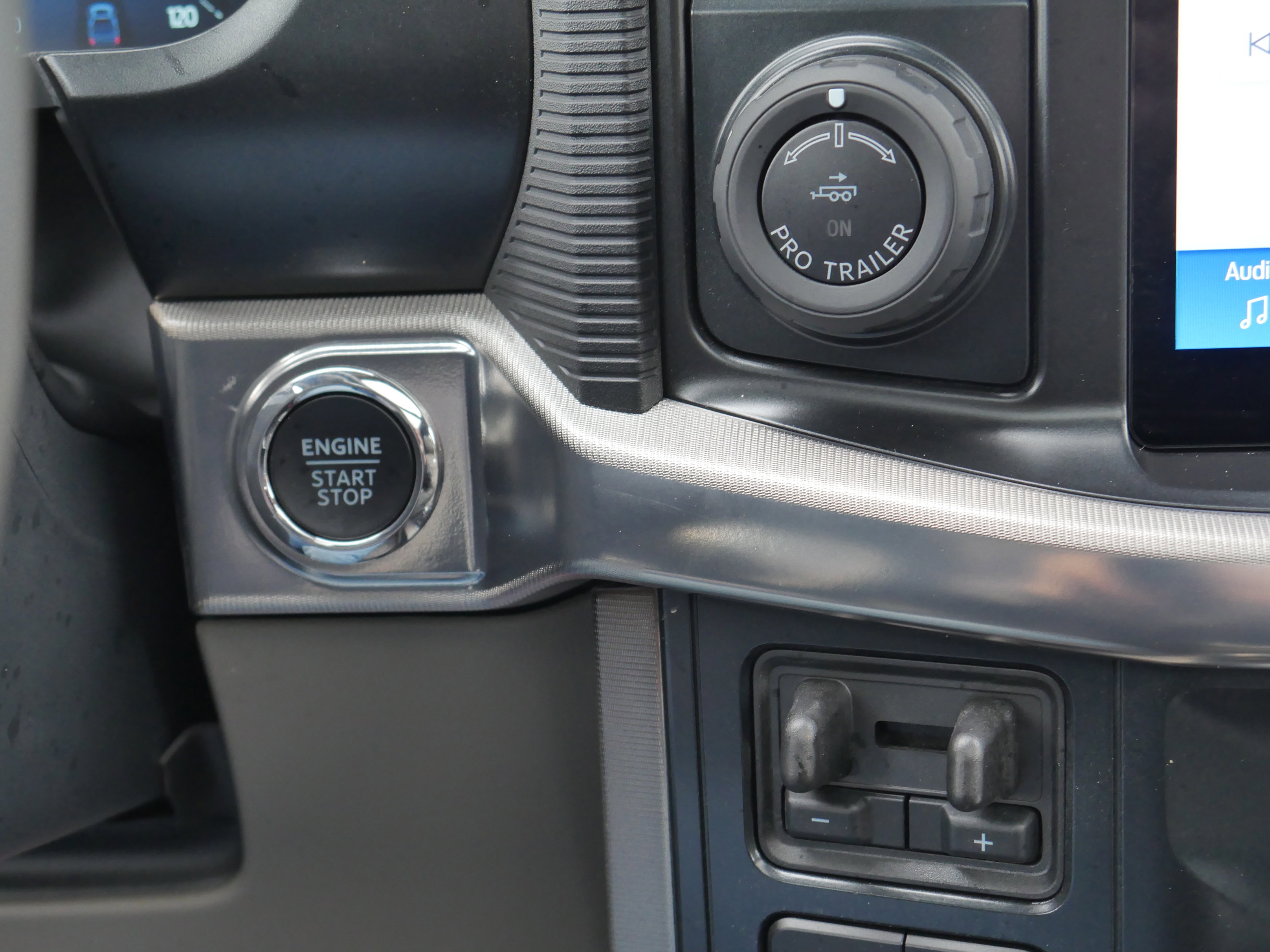 Certified 2025 Ford F150 Platinum w/ Equipment Group 703A Plus image 17