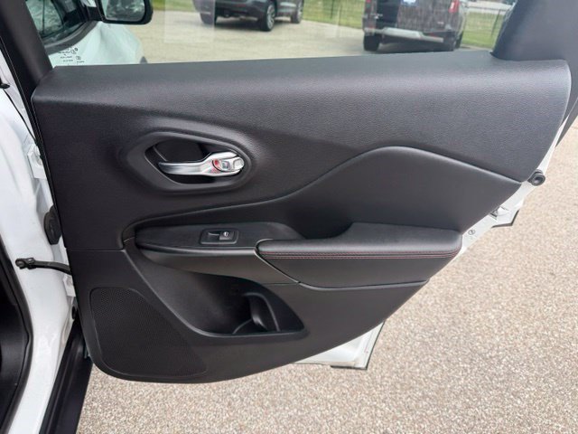 Used 2020 Jeep Cherokee Trailhawk w/ Comfort/Convenience Group AWD/4WD image 36