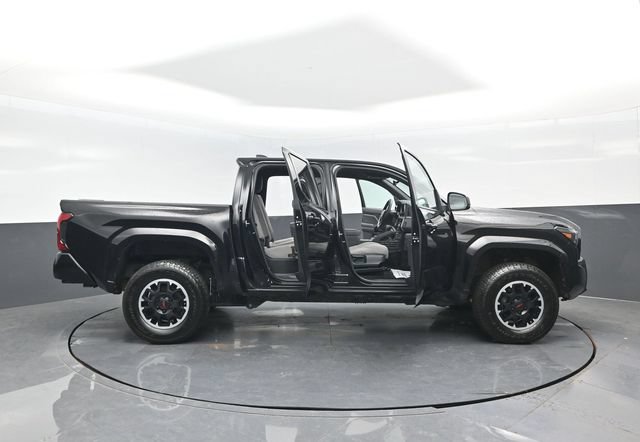 Used 2024 Toyota Tacoma SR5 AWD/4WD image 28