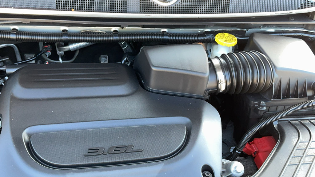 Used 2024 Chrysler Pacifica Touring-L FWD image 31