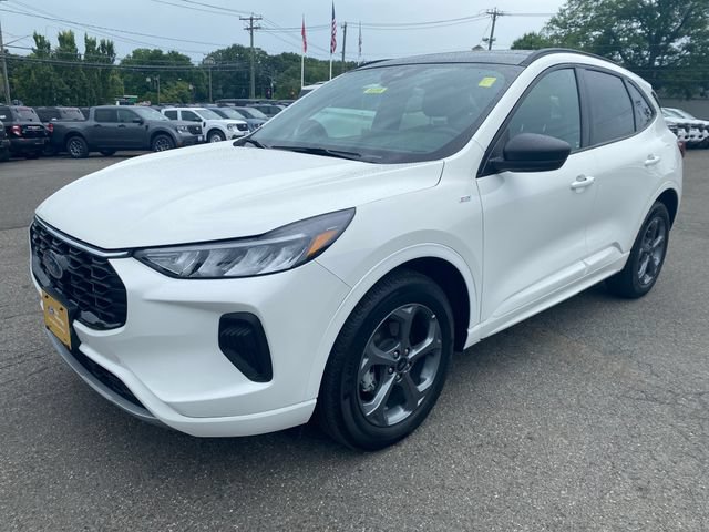 Certified 2024 Ford Escape ST-Line w/ Tech Pack #1 AWD/4WD image 3