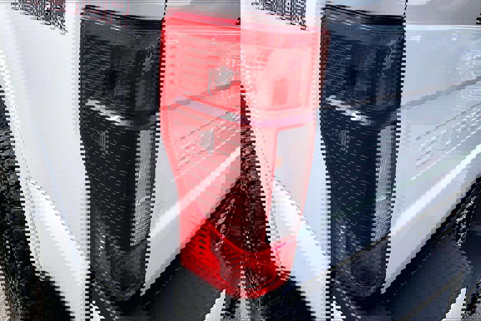 Certified 2022 Ford F250 Lariat w/ Tremor Off-Road Package image 30