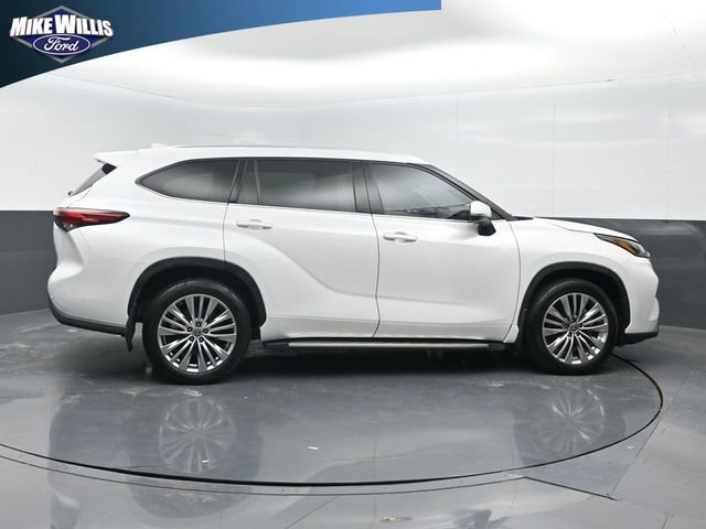 Used 2023 Toyota Highlander Platinum FWD image 5