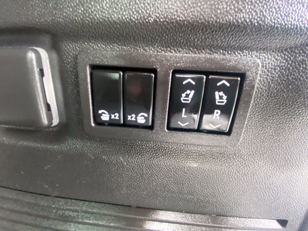 Used 2023 GMC Yukon XL Denali Ultimate AWD/4WD image 30