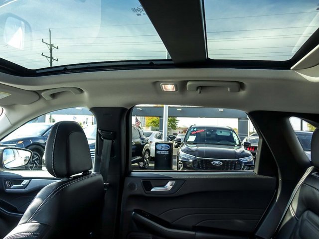 Certified 2023 Ford Escape SE w/ PHEV Premium Package image 16