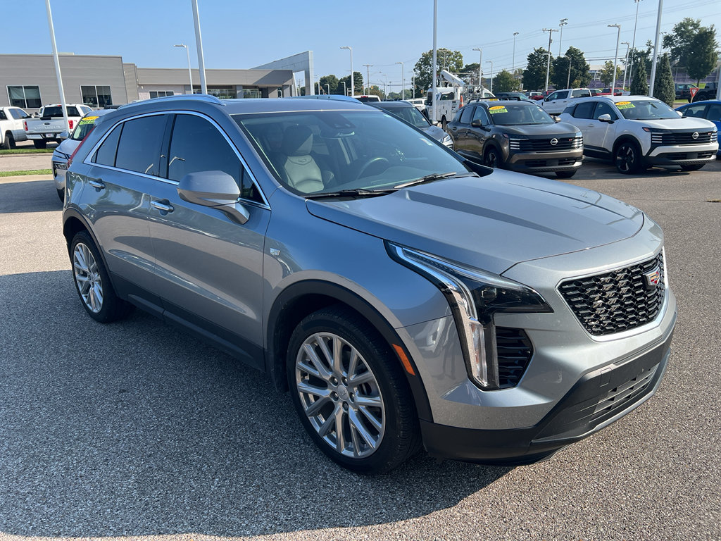 Used 2023 Cadillac XT4 Luxury w/ Cold Weather Package FWD image 9