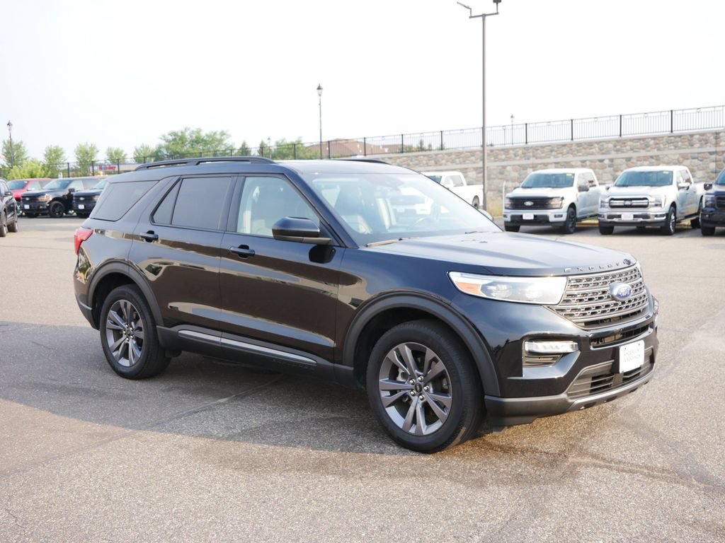 Certified 2023 Ford Explorer XLT w/ Equipment Group 202A AWD/4WD image 4