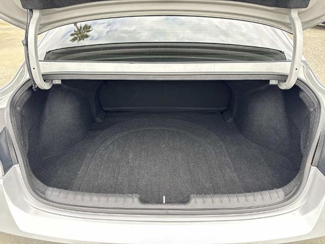 Used 2021 Hyundai Elantra SE FWD image 25