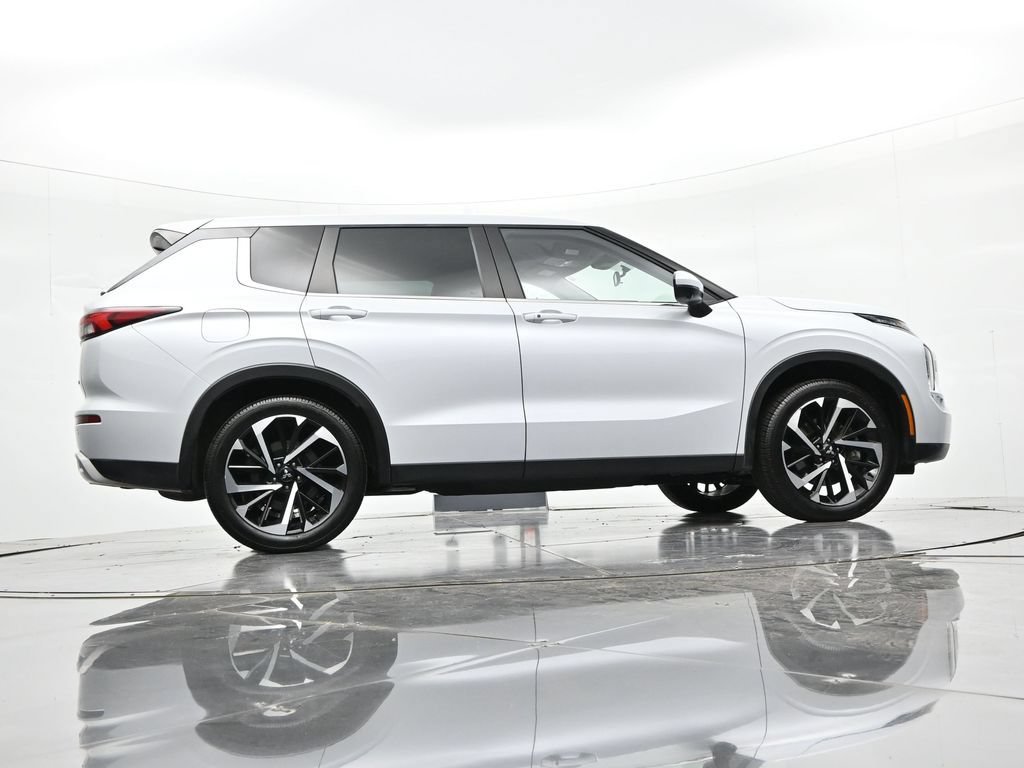 Used 2023 Mitsubishi Outlander SE AWD/4WD image 28