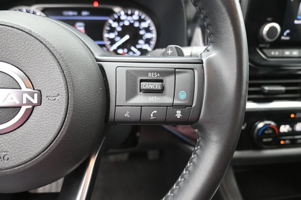 Used 2025 Nissan Pathfinder SV FWD image 15