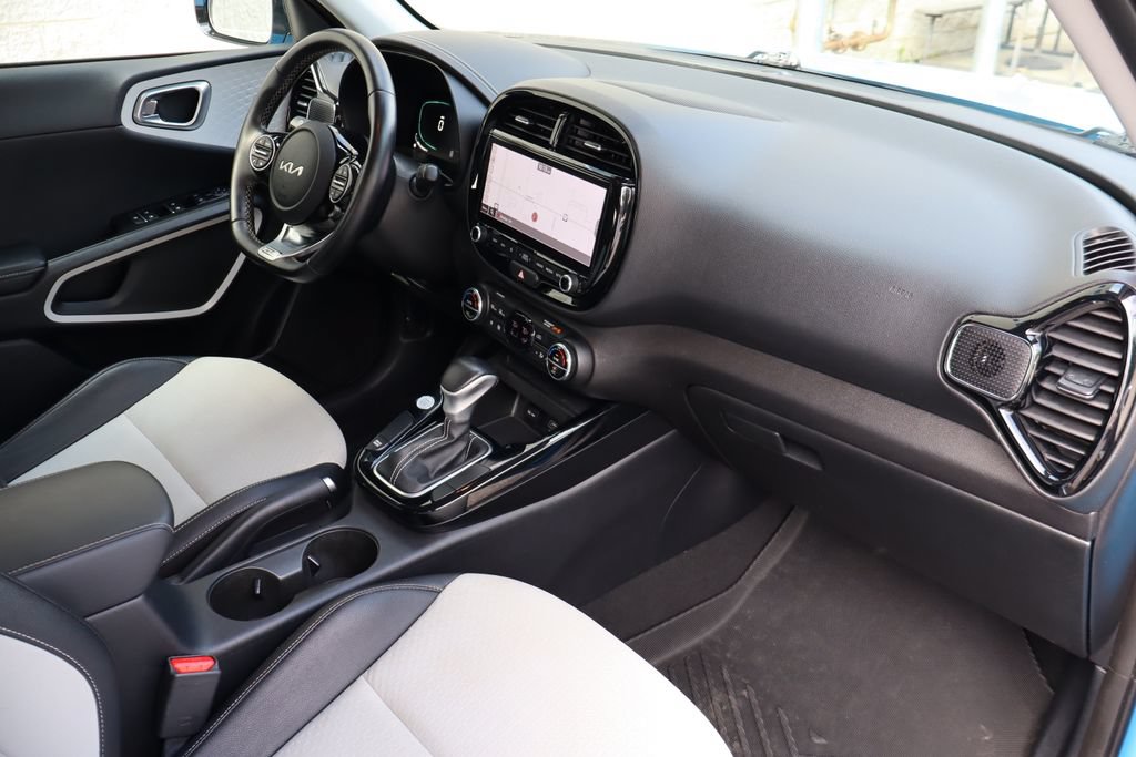 Used 2023 Kia Soul GT-Line FWD image 25