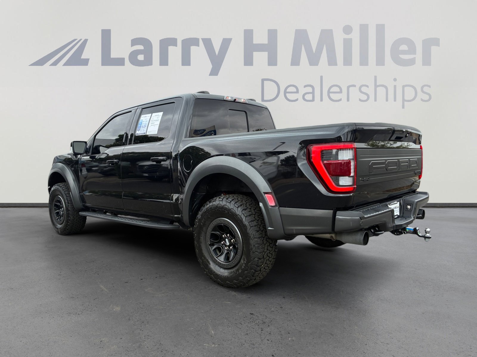 Certified 2023 Ford F150 Raptor w/ Raptor Carbon Fiber Package AWD/4WD image 3