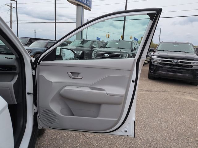 Used 2024 Hyundai Kona SEL AWD/4WD image 27