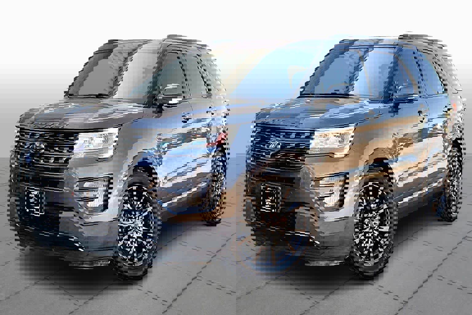 Certified 2017 Ford Explorer XLT w/ Equipment Group 202A image 6