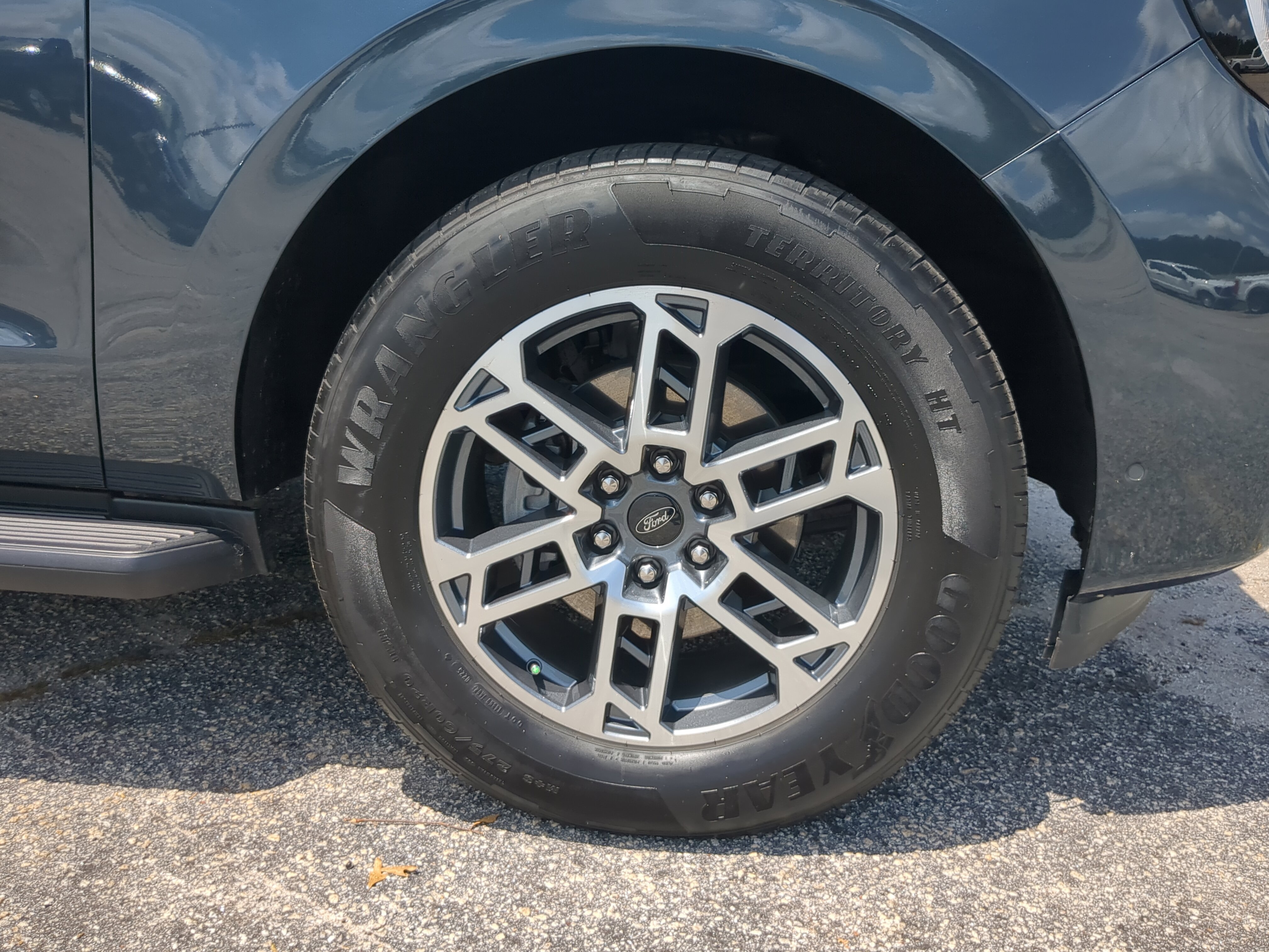 Certified 2025 Ford Expedition Active RWD image 9