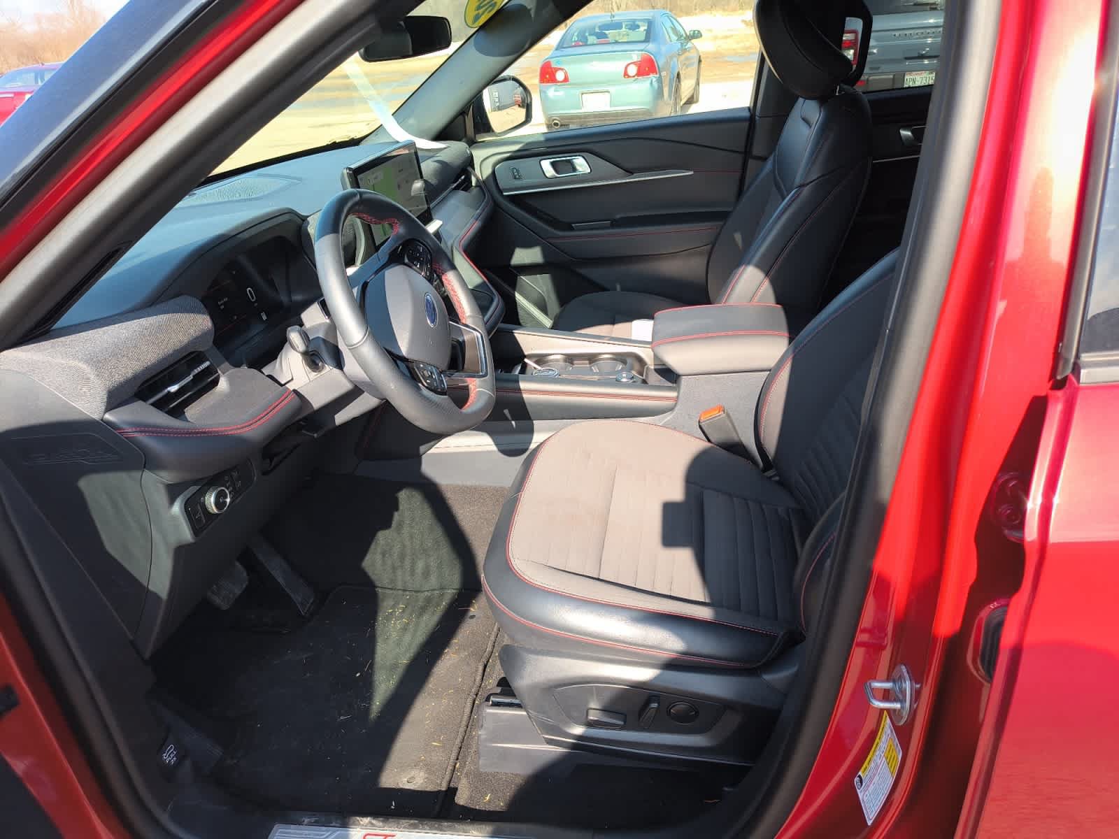 Certified 2025 Ford Explorer ST-Line AWD/4WD image 9