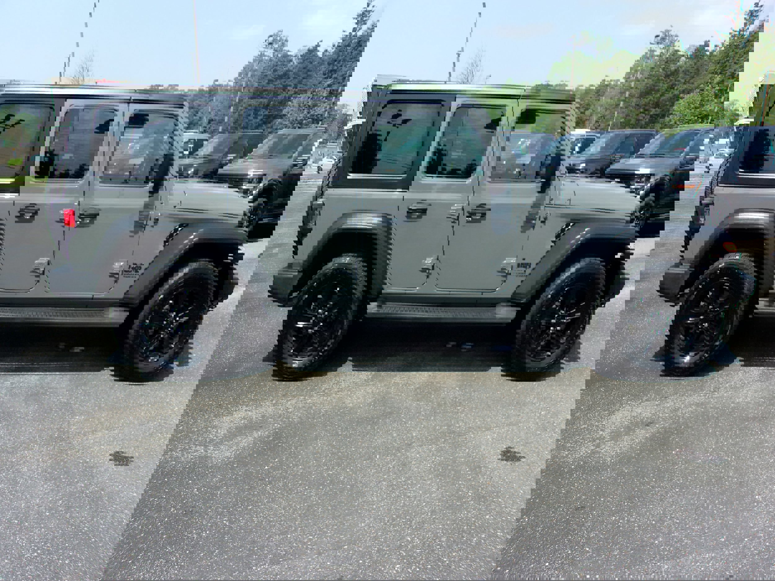Used 2022 Jeep Wrangler Sport image 6