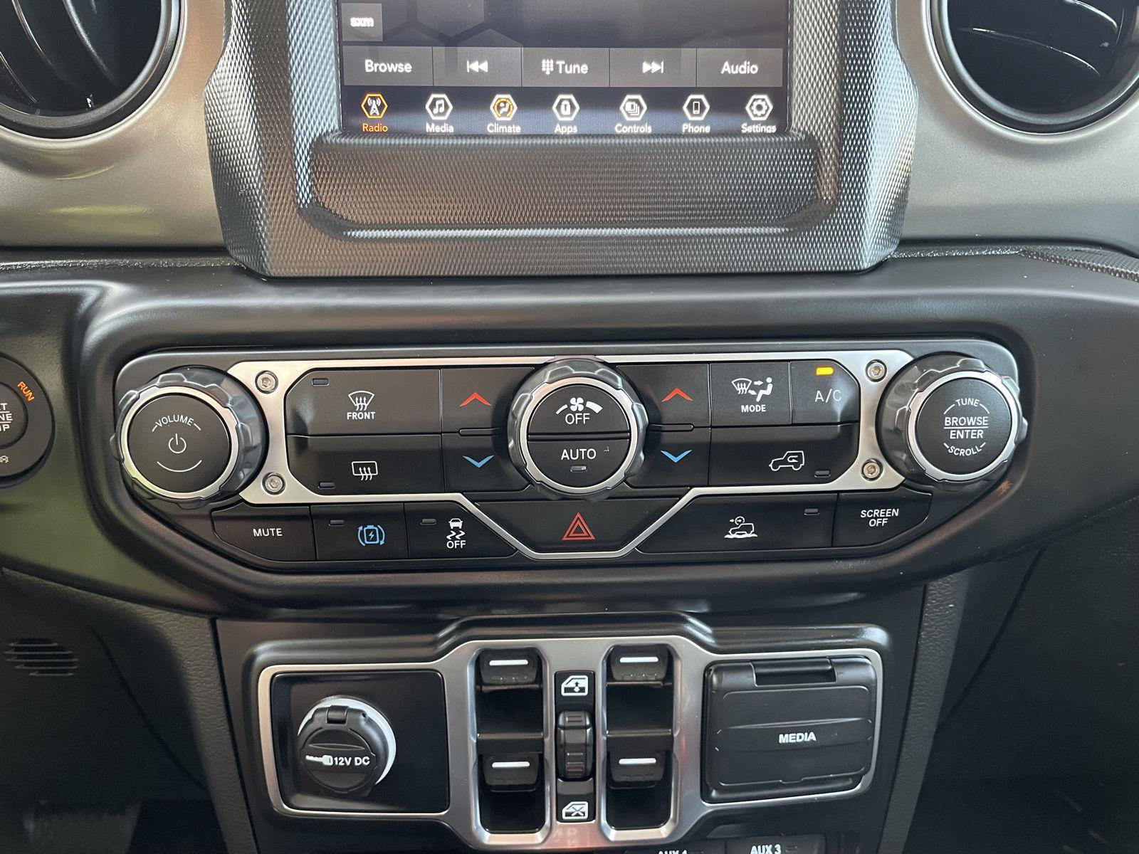 Used 2023 Jeep Wrangler Unlimited AWD/4WD image 25