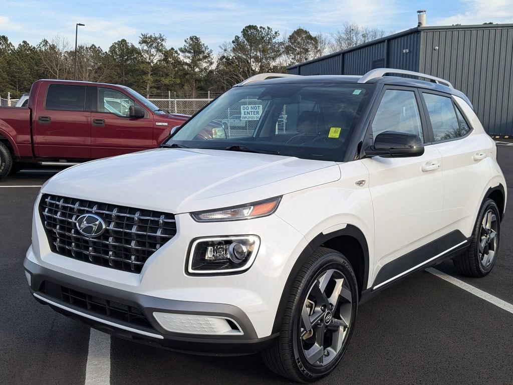 Used 2025 Hyundai Venue Limited image 2