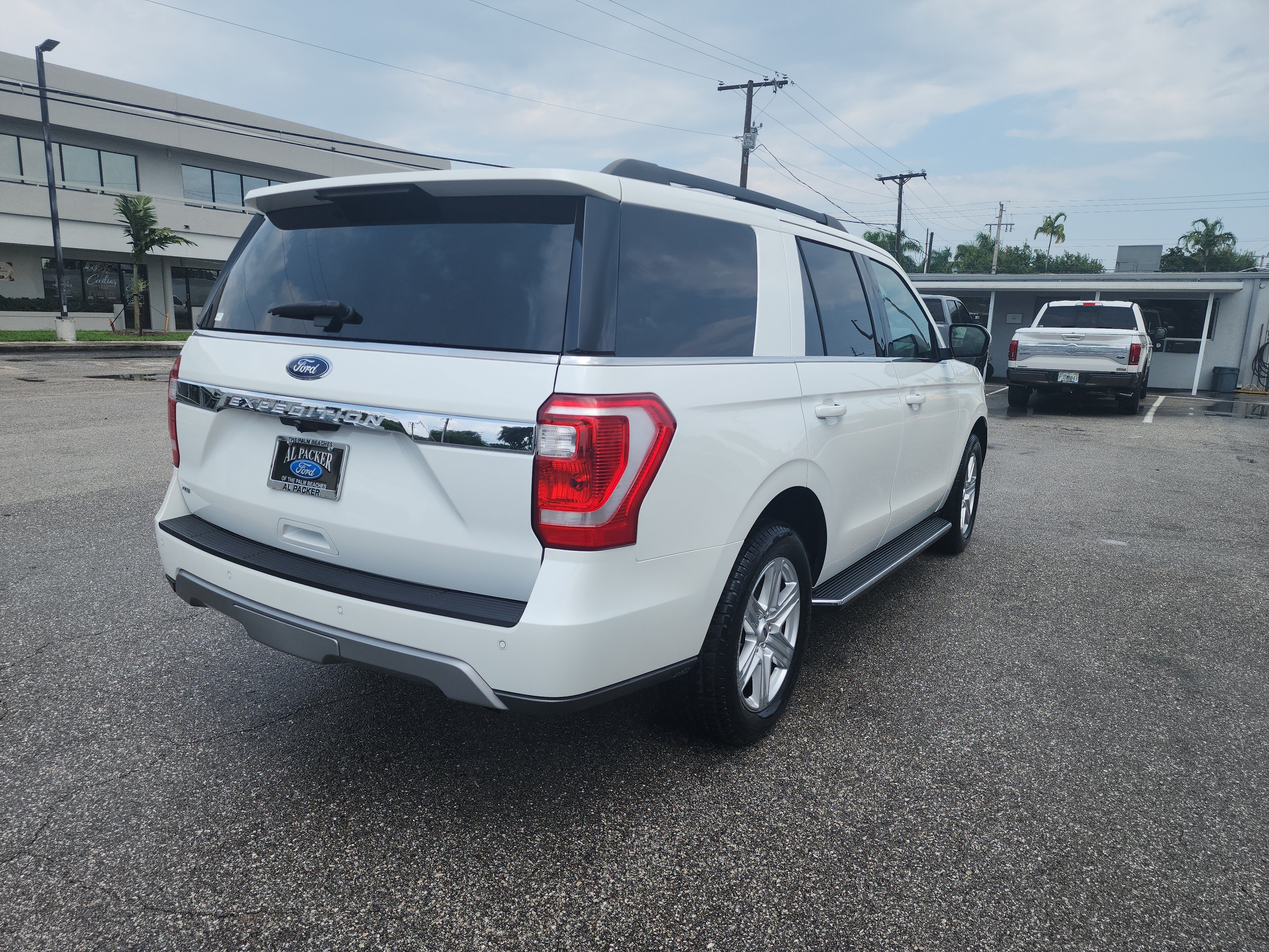 Certified 2020 Ford Expedition XLT w/ Equipment Group 202A RWD image 5