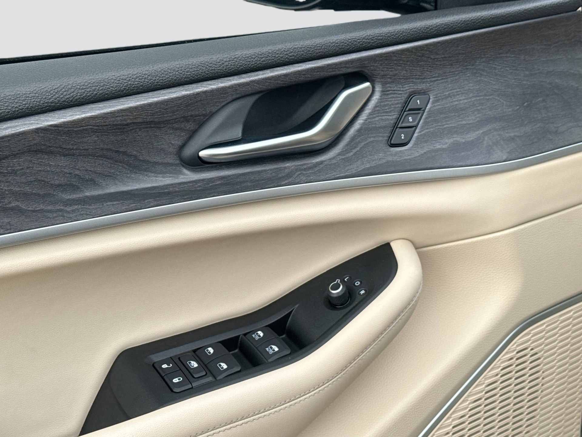 Used 2022 Jeep Grand Cherokee Limited image 18