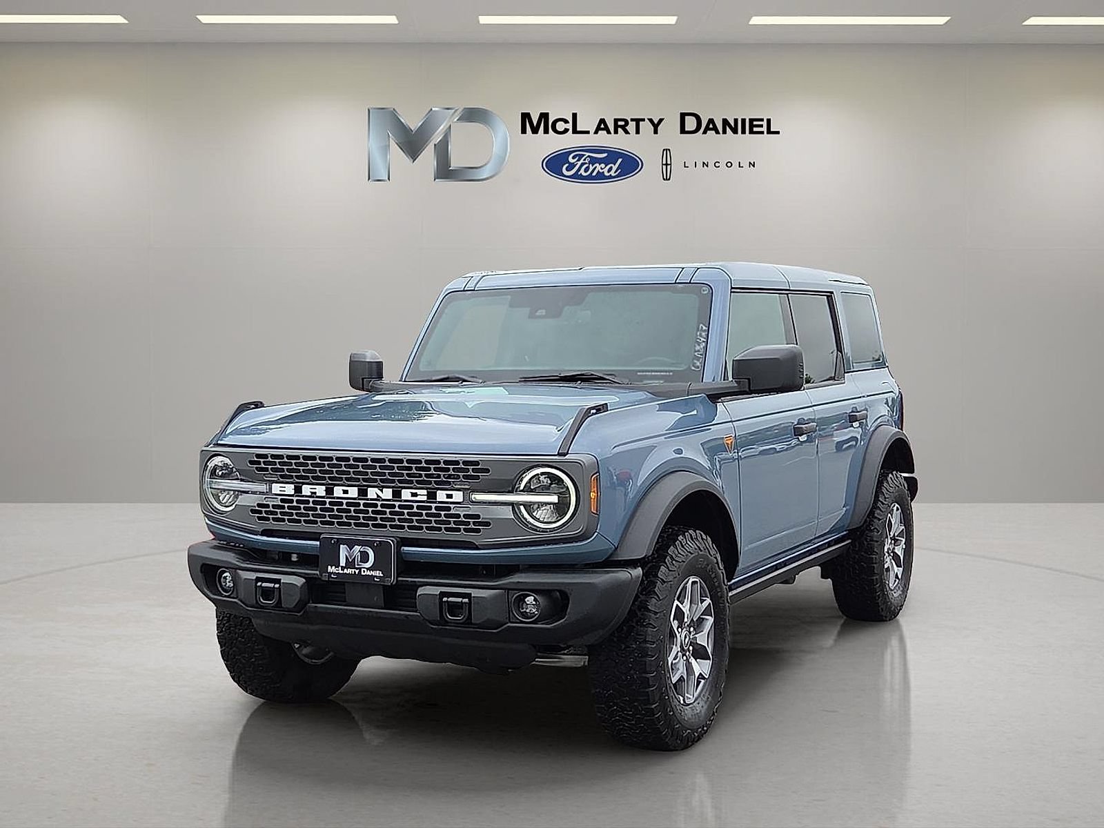 Certified 2025 Ford Bronco Badlands AWD/4WD image 2
