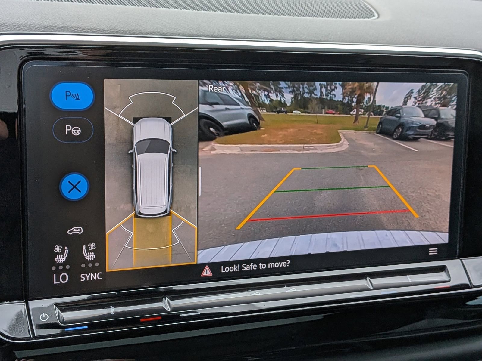 Used 2024 Volkswagen Atlas SEL Premium R-Line image 13