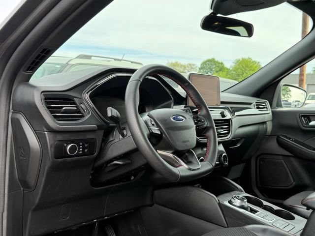 Certified 2025 Ford Escape ST-Line AWD/4WD image 12