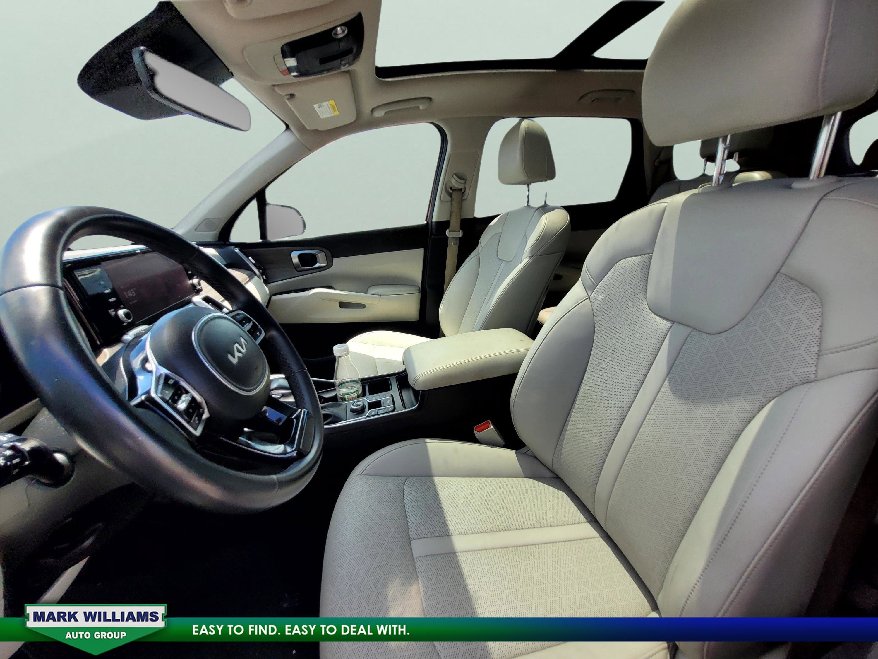 Used 2023 Kia Sorento EX w/ Panoramic Sunroof Package image 12