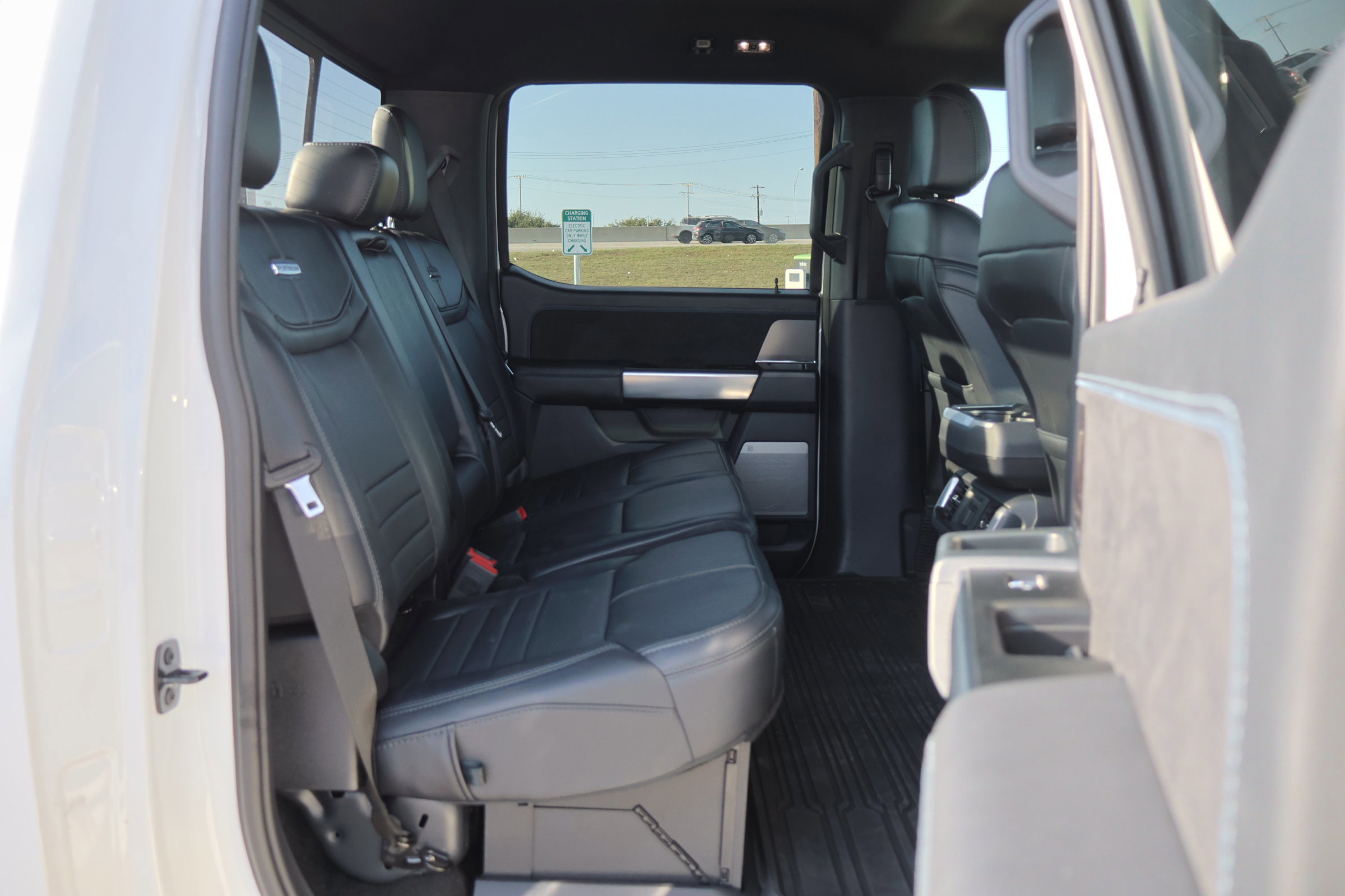 Certified 2025 Ford F150 Platinum w/ FX4 Off-Road Package image 33