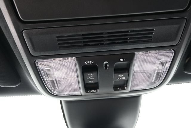 Used 2025 Honda Odyssey Sport-L image 29
